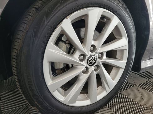 Used 2021 Toyota Camry LE FWD image 31