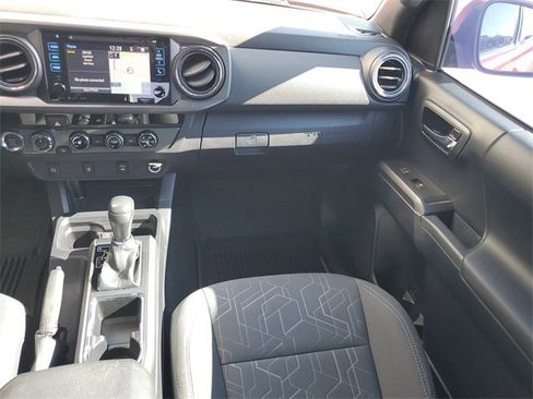 Used 2017 Toyota Tacoma TRD Off-Road image 30