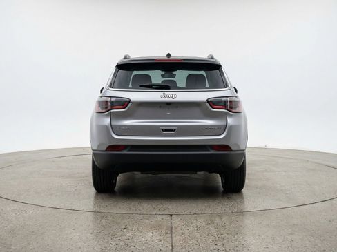 Used 2025 Jeep Compass Limited image 7