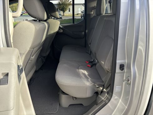 Used 2019 Nissan Frontier SV image 13