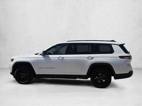 Used 2024 Jeep Grand Cherokee L Laredo AWD/4WD image 9