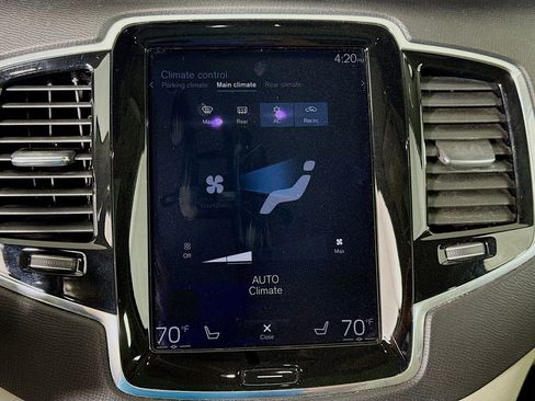 Used 2018 Volvo XC90 T6 Momentum w/ Convenience Package image 16