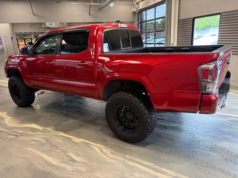 Used 2017 Toyota Tacoma SR w/ Tow Package AWD/4WD image 30
