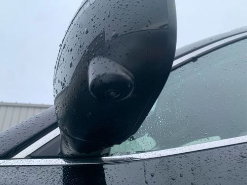 Used 2019 Nissan Rogue SV w/ Premium Package image 16