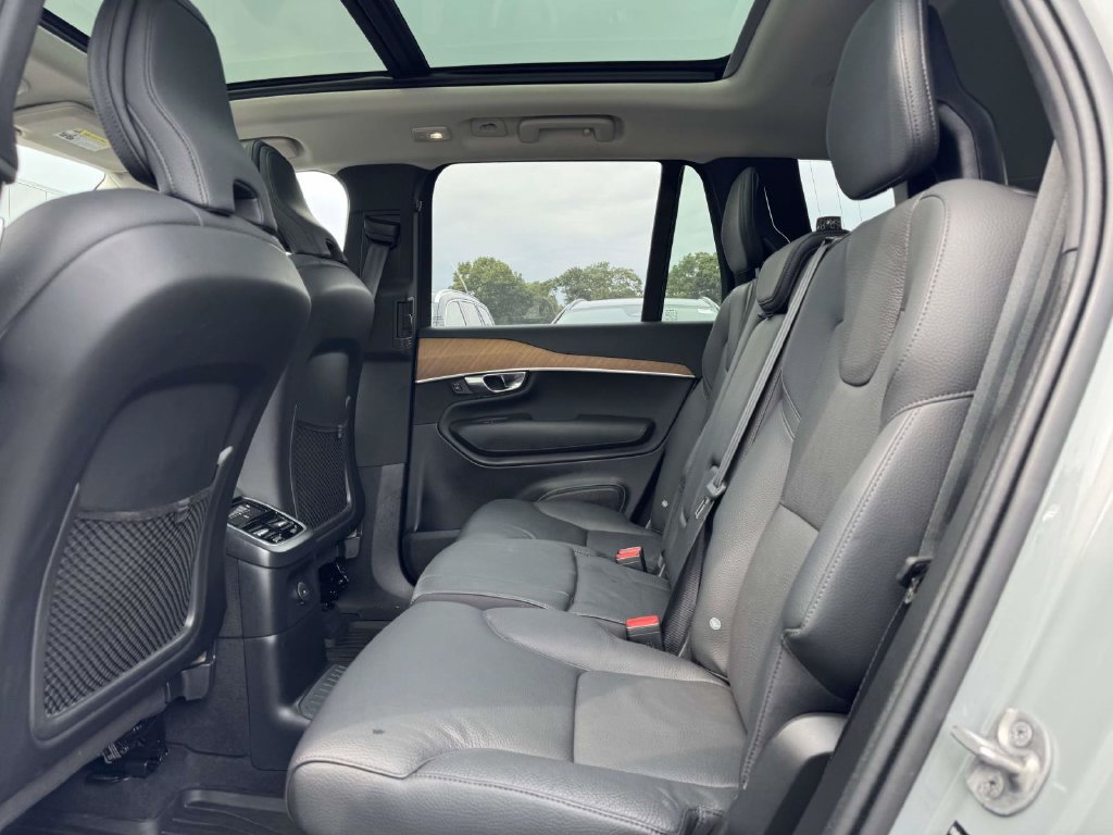 Certified 2025 Volvo XC90 T8 Plus w/ Protection Package Premier AWD/4WD image 9