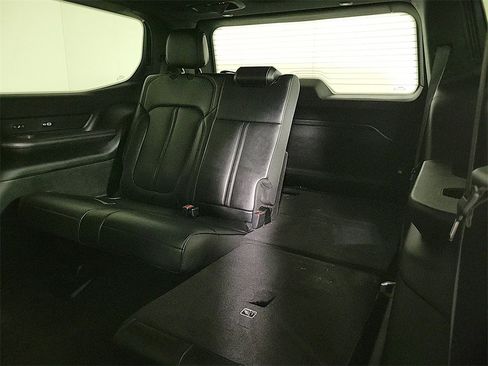 Used 2024 Jeep Wagoneer Series III image 18