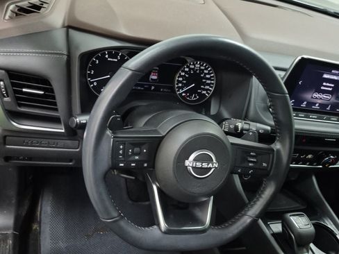Used 2023 Nissan Rogue S AWD/4WD image 12
