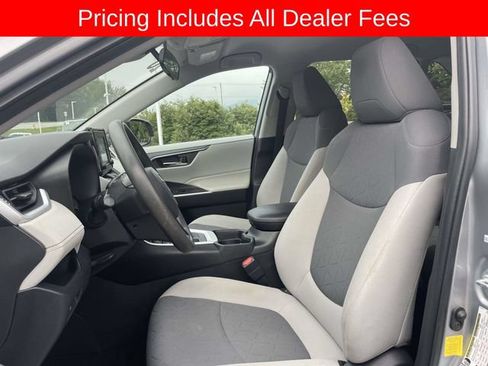 Used 2020 Toyota RAV4 XLE AWD/4WD image 20