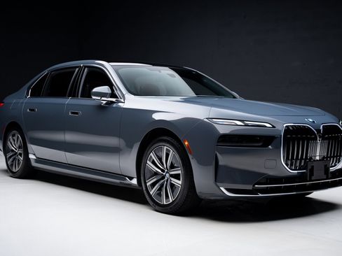 Used 2023 BMW i7 xDrive60 image 86