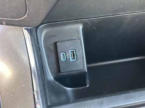 Used 2023 Ford F150 Lightning XLT image 37