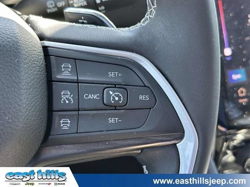 Used 2023 Jeep Grand Cherokee L Limited AWD/4WD image 31