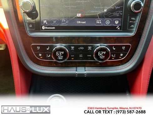 Used 2017 Bentley Bentayga AWD/4WD image 40