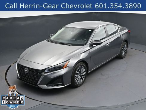 Used 2024 Nissan Altima 2.5 SV FWD image 31