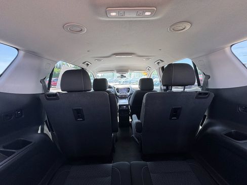 Used 2023 GMC Acadia SLE w/ Driver Convenience Package FWD image 24
