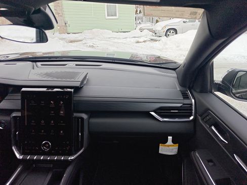 Used 2025 GMC Acadia Elevation w/ LPO, Floor Liner Package image 27