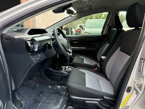 Used 2018 Toyota Prius C Two FWD image 9