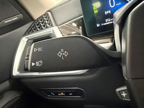 Used 2025 BMW X7 xDrive40i AWD/4WD image 18
