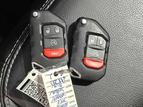 Used 2020 Jeep Wrangler Unlimited Sahara AWD/4WD image 13