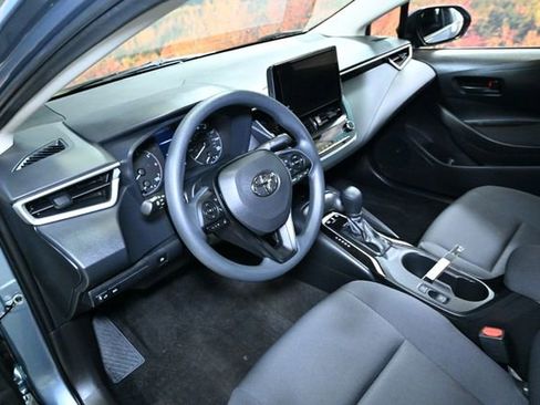 Used 2025 Toyota Corolla LE w/ LE Premium Package image 21