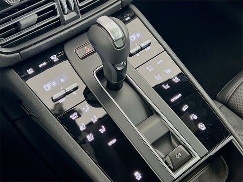 New 2026 Porsche Macan image 18