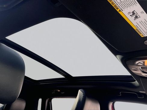 Certified 2025 Jeep Compass Latitude w/ Sun & Sound Group image 16