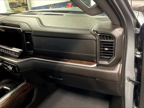 Used 2025 GMC Sierra 1500 Elevation image 13