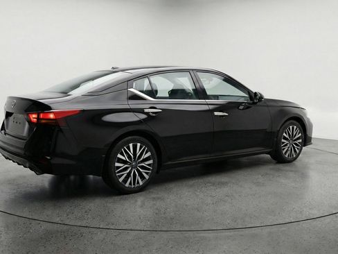 Used 2025 Nissan Altima 2.5 SV FWD image 9