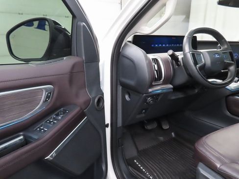 Used 2025 Ford Expedition Max Platinum w/ Platinum Ultimate Package image 61