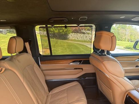 Used 2023 Jeep Grand Wagoneer Series III AWD/4WD image 19