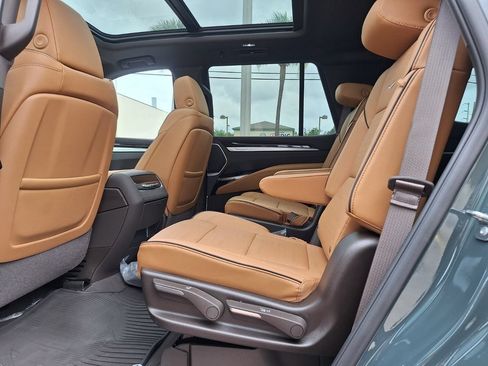 New 2026 Cadillac Escalade Luxury w/ Touring Package AWD/4WD image 13