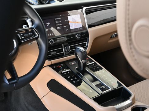 Used 2024 Porsche Macan AWD/4WD image 22
