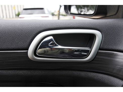 Used 2020 Jeep Grand Cherokee Altitude RWD image 22