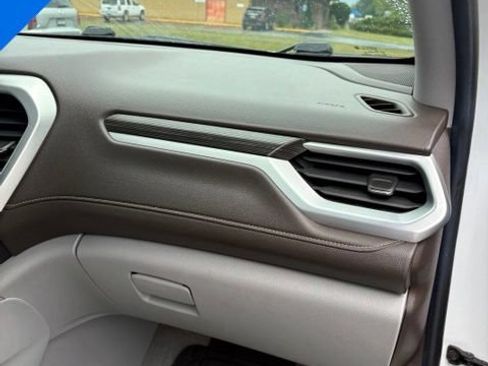Used 2018 GMC Acadia SLT w/ LPO, Floor Liner Package FWD image 31
