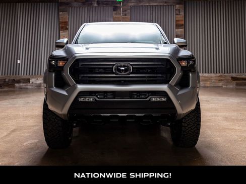Used 2025 Toyota Tacoma SR5 image 4