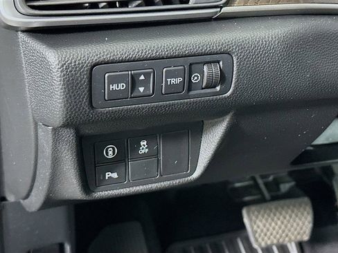 Used 2019 Honda Accord Touring image 11