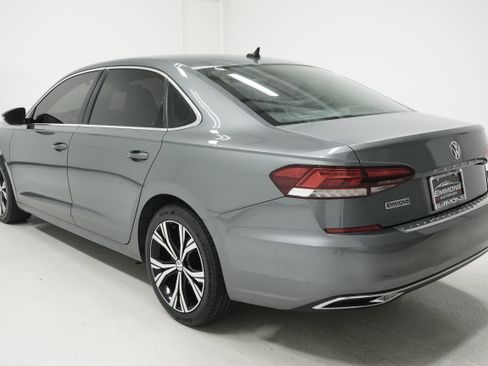 Used 2022 Volkswagen Passat 2.0T SE image 6