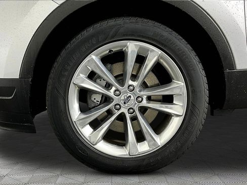 Used 2019 Ford Explorer XLT w/ Equipment Group 202A AWD/4WD image 31