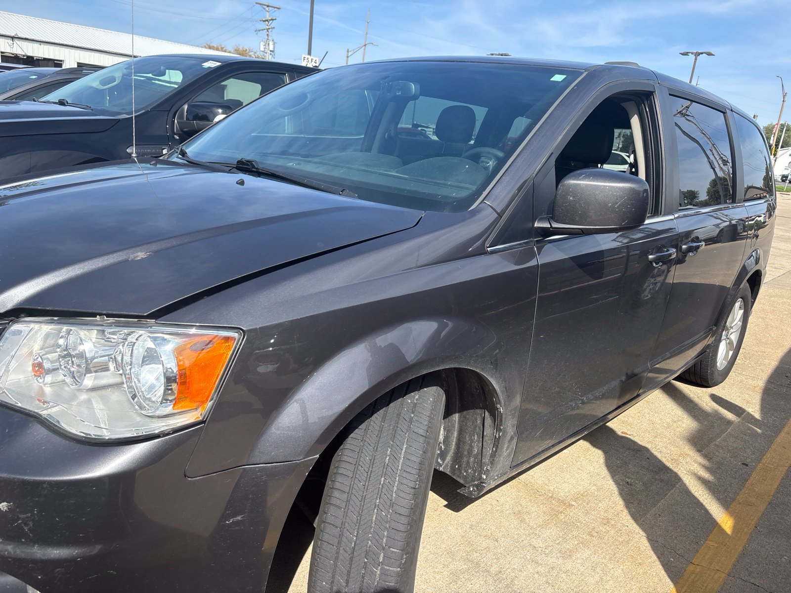 Used 2018 Dodge Grand Caravan SXT FWD image 1