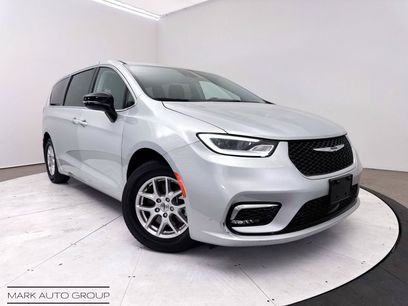 Used 2024 Chrysler Pacifica Touring-L
