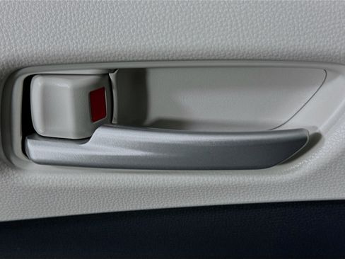 Used 2021 Toyota Corolla LE image 14