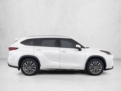 Certified 2021 Toyota Highlander Platinum AWD/4WD image 8