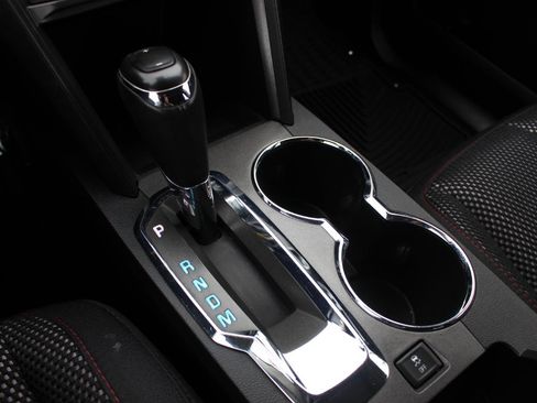 Used 2017 Chevrolet Equinox LT image 28