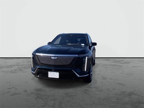 Certified 2026 Cadillac Vistiq Luxury image 3