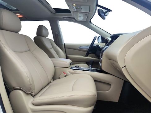 Used 2020 Nissan Pathfinder SL image 26