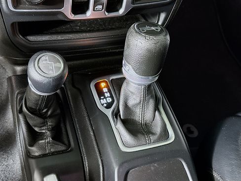 Used 2018 Jeep Wrangler Unlimited Sport S AWD/4WD image 19