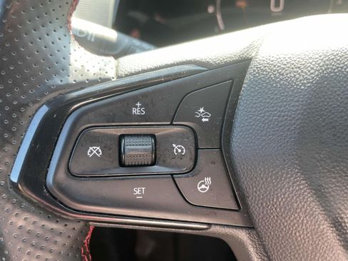 Used 2024 Chevrolet Trax RS w/ Sunroof Package FWD image 19
