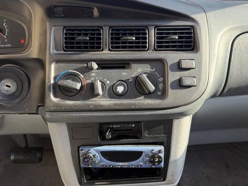 Used 1999 Toyota Sienna CE image 8