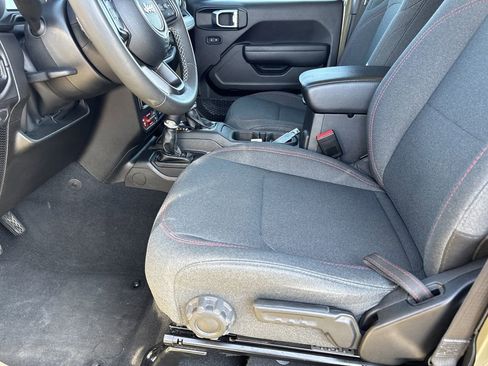 Certified 2025 Jeep Wrangler Rubicon image 14