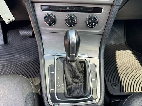 Used 2015 Volkswagen Golf S image 16