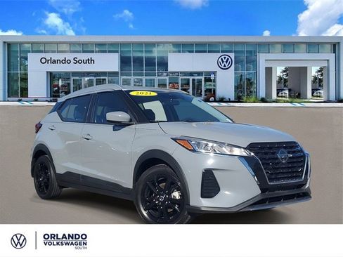 Used 2021 Nissan Kicks SV image 1